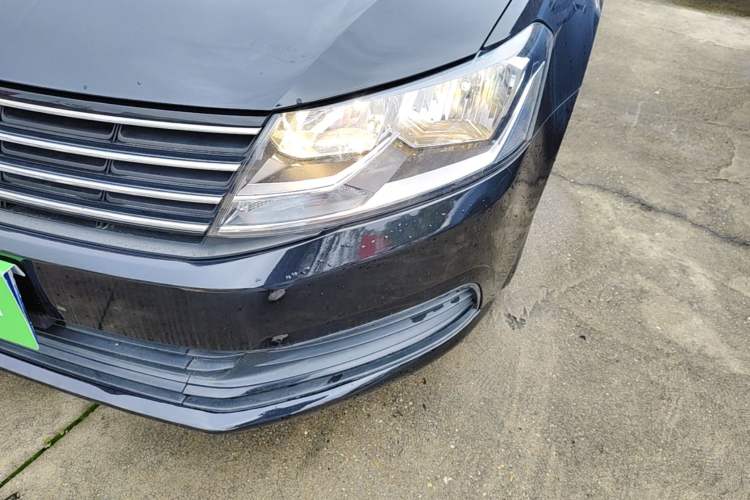 Used Volkswagen Lavida 2015 1.6L Automatic Fashion Edition Left Front Headlight