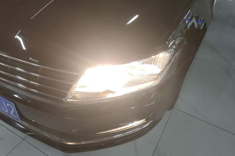 Used Volkswagen Lavida 2015 1.6L Automatic Comfort Edition Left Front Headlight