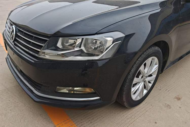 Used Volkswagen Lavida 2015 1.6L Manual Comfort Edition Left Front Headlight