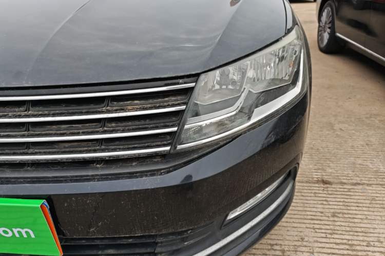 Used Volkswagen Lavida 2015 1.6L Automatic Fashion Edition Left Front Headlight