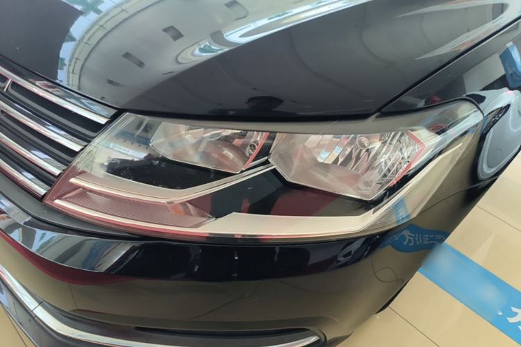 Used Volkswagen Lavida 2015 1.6L Automatic Comfort Edition Left Front Headlight