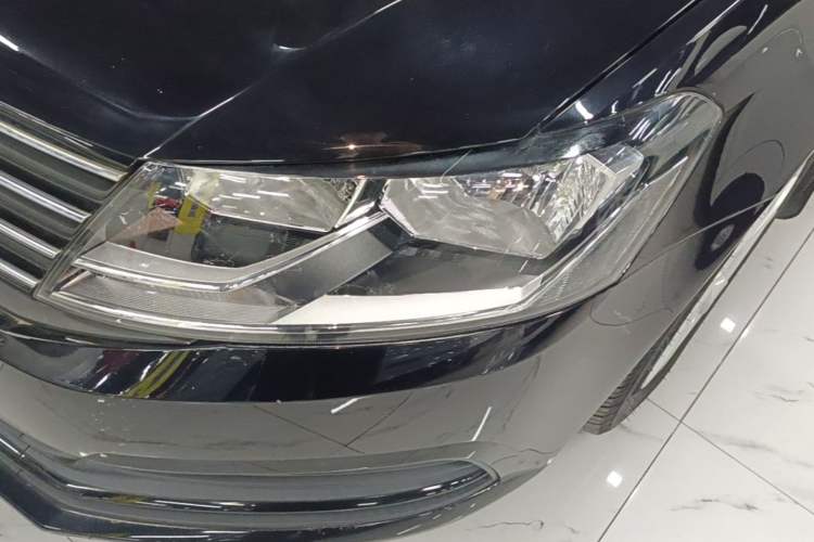 Used Volkswagen Lavida 2015 1.6L Automatic Fashion Edition Left Front Headlight