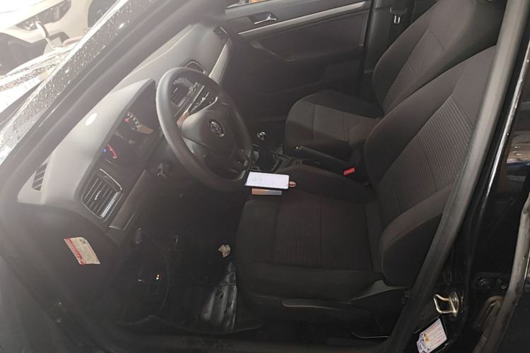 Used Volkswagen Lavida 2015 1.6L Manual Fashion Edition Left Front Seat