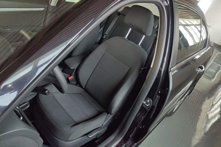 Used Volkswagen Lavida 2015 1.6L Manual Fashion Edition Left Front Seat