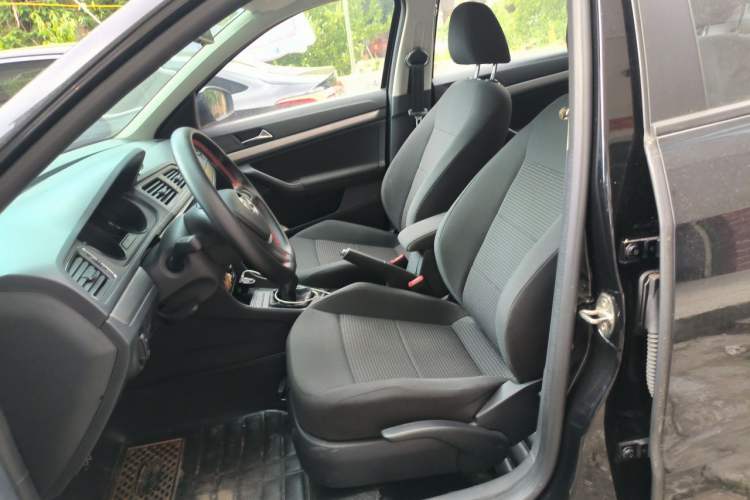 Used Volkswagen Lavida 2015 1.6L Manual Fashion Edition Left Front Seat
