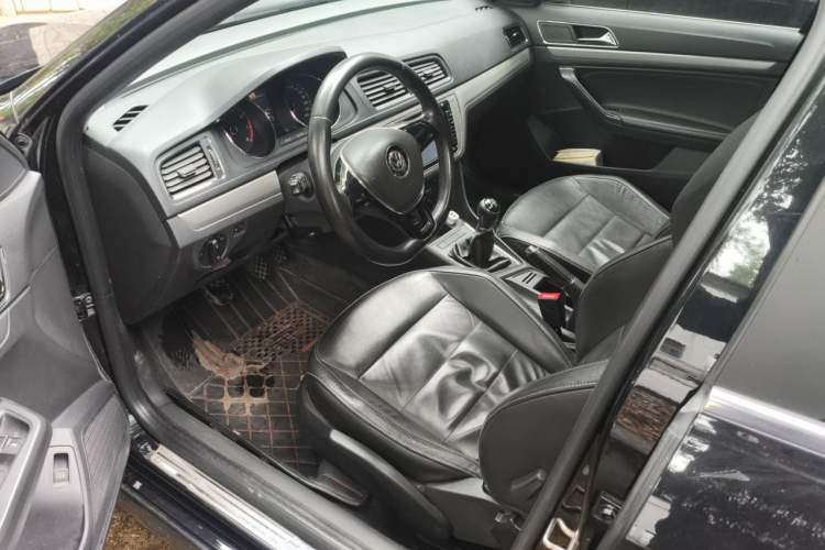 Used Volkswagen Lavida 2015 1.6L Manual Comfort Edition Left Front Seat