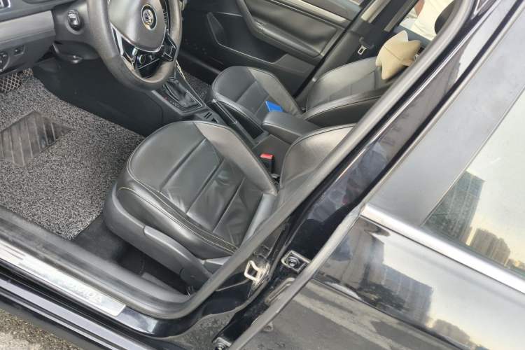Used Volkswagen Lavida 2015 1.6L Automatic Comfort Edition Left Front Seat