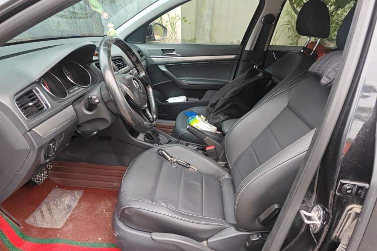 Used Volkswagen Lavida 2015 1.6L Automatic Comfort Edition Left Front Seat