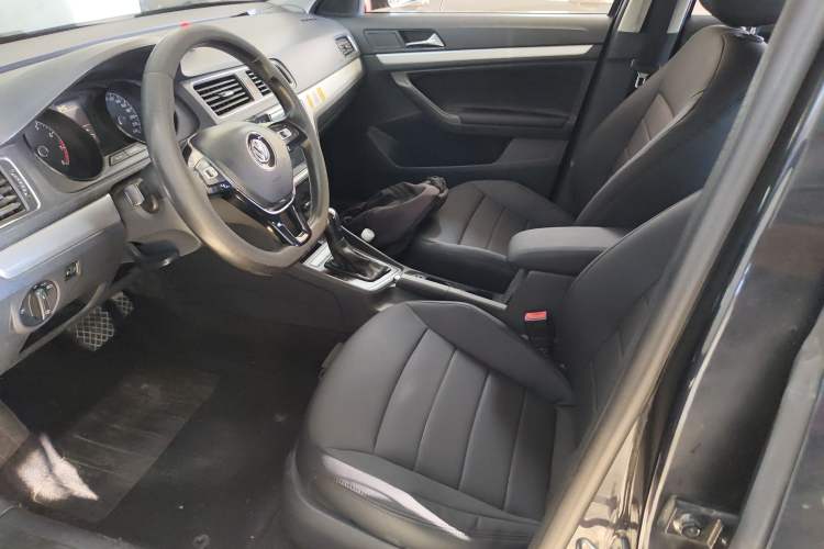 Used Volkswagen Lavida 2015 1.6L Automatic Fashion Edition Left Front Seat