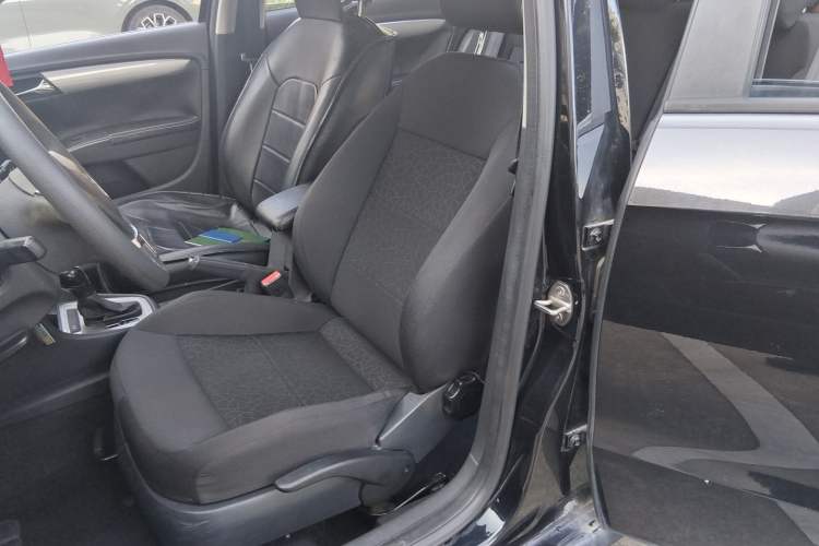Used Volkswagen Lavida 2015 1.6L Automatic Fashion Edition Left Front Seat
