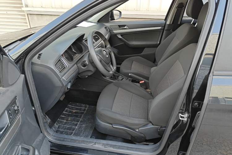 Used Volkswagen Lavida 2015 1.6L Automatic Fashion Edition Left Front Seat