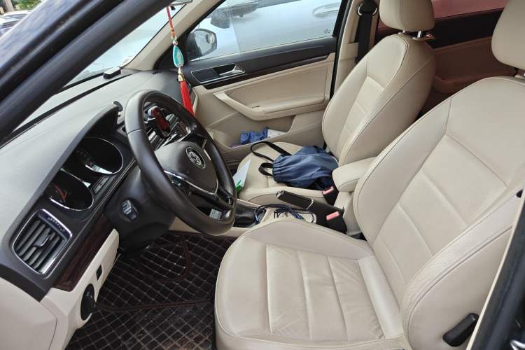 Used Volkswagen Lavida 2015 1.6L Automatic Comfort Edition Left Front Seat