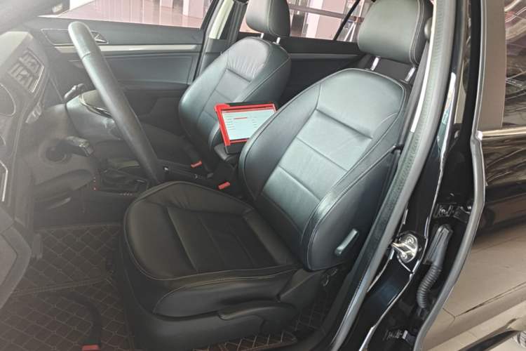 Used Volkswagen Lavida 2015 1.6L Automatic Comfort Edition Left Front Seat
