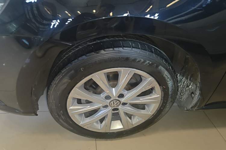 Used Volkswagen Lavida 2015 1.6L Automatic Comfort Edition Left Front Wheel Hub