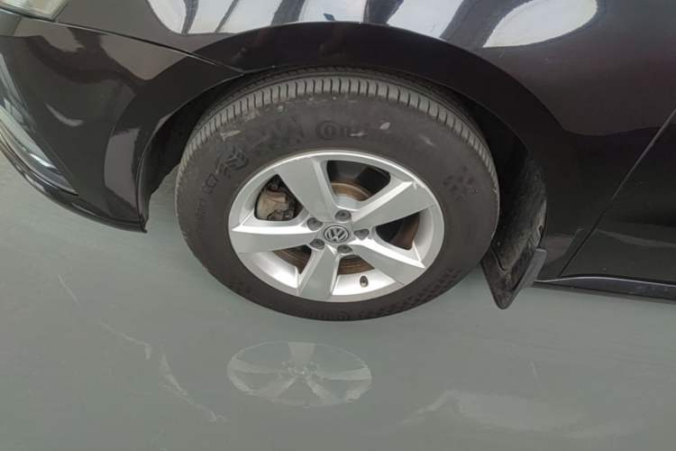 Used Volkswagen Lavida 2015 1.6L Manual Fashion Edition Left Front Wheel Hub