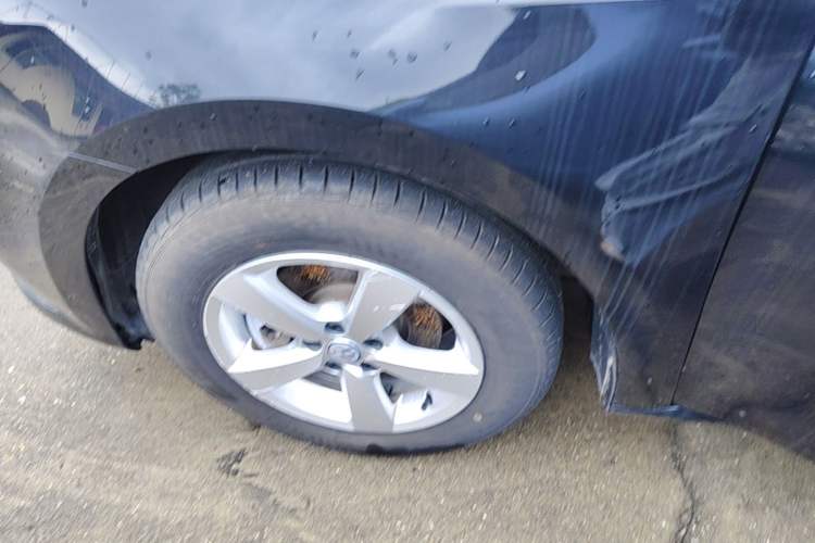 Used Volkswagen Lavida 2015 1.6L Automatic Fashion Edition Left Front Wheel Hub