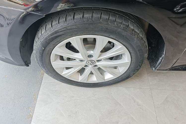 Used Volkswagen Lavida 2015 1.6L Automatic Comfort Edition Left Front Wheel Hub