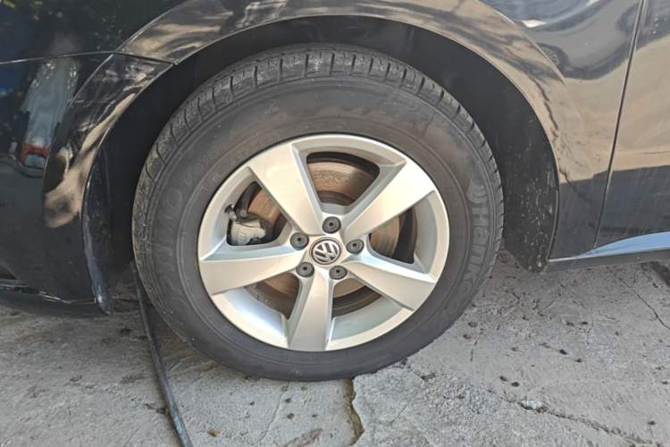 Used Volkswagen Lavida 2015 1.6L Automatic Fashion Edition Left Front Wheel Hub