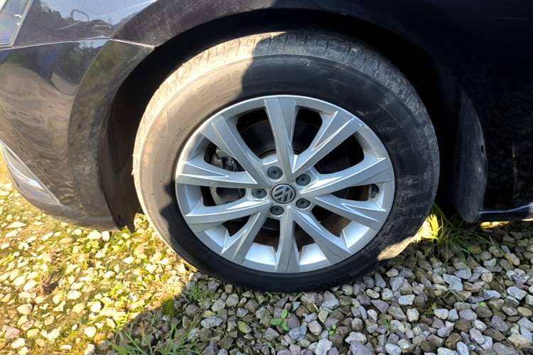Used Volkswagen Lavida 2015 230TSI DSG Comfort Edition Left Front Wheel Hub