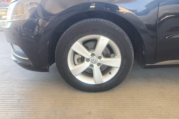 Used Volkswagen Lavida 2015 1.6L Manual Fashion Edition Left Front Wheel Hub