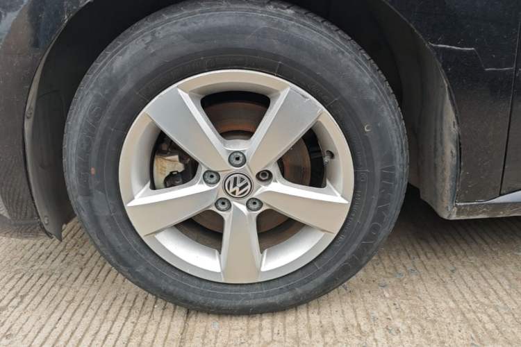 Used Volkswagen Lavida 2015 1.6L Automatic Fashion Edition Left Front Wheel Hub