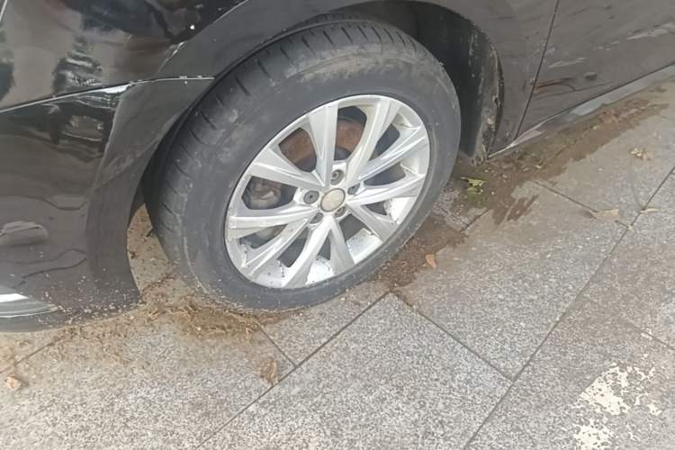 Used Volkswagen Lavida 2015 1.6L Automatic Comfort Edition Left Front Wheel Hub
