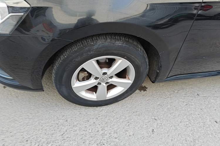 Used Volkswagen Lavida 2015 1.6L Automatic Fashion Edition Left Front Wheel Hub