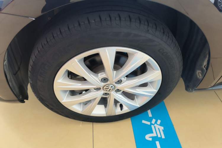 Used Volkswagen Lavida 2015 1.6L Automatic Comfort Edition Left Front Wheel Hub