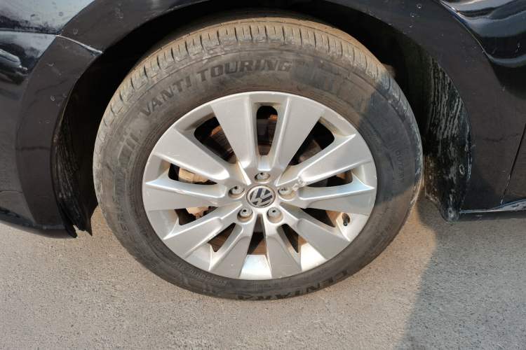 Used Volkswagen Lavida 2015 1.6L Automatic Comfort Edition Left Front Wheel Hub
