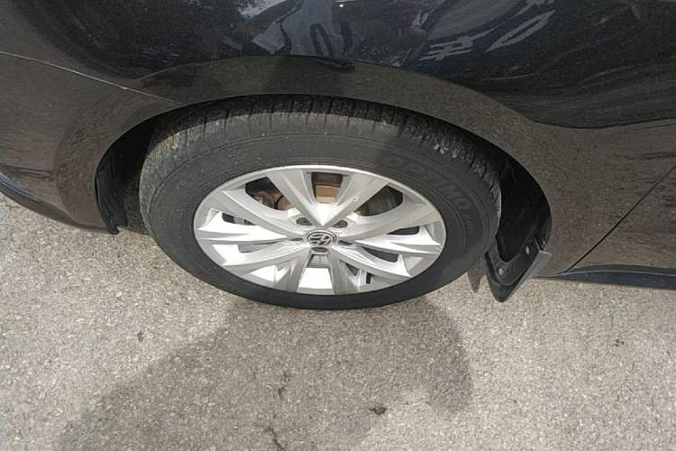 Used Volkswagen Lavida 2015 1.6L Automatic Comfort Edition Left Front Wheel Hub