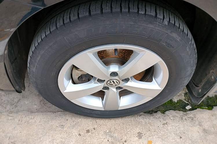 Used Volkswagen Lavida 2015 1.6L Manual Fashion Edition Left Front Wheel Hub
