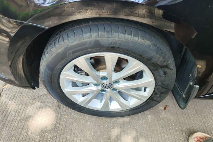 Used Volkswagen Lavida 2015 1.6L Automatic Comfort Edition Left Front Wheel Hub