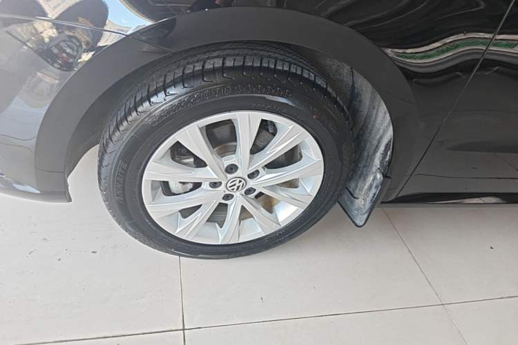 Used Volkswagen Lavida 2015 1.6L Automatic Comfort Edition Left Front Wheel Hub