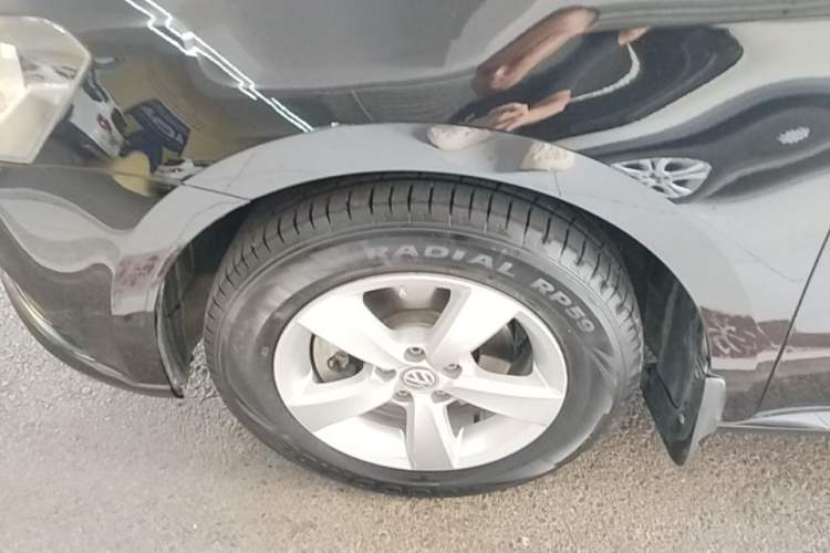 Used Volkswagen Lavida 2015 1.6L Automatic Fashion Edition Left Front Wheel Hub