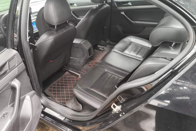 Used Volkswagen Lavida 2015 1.6L Manual Comfort Edition Left Rear Seat