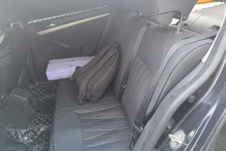 Used Volkswagen Lavida 2015 1.6L Automatic Fashion Edition Left Rear Seat