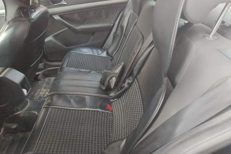 Used Volkswagen Lavida 2015 1.6L Automatic Fashion Edition Left Rear Seat
