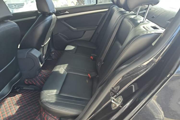Used Volkswagen Lavida 2015 1.6L Automatic Fashion Edition Left Rear Seat