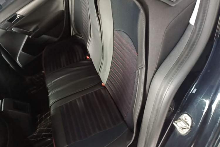 Used Volkswagen Lavida 2015 1.6L Automatic Fashion Edition Left Rear Seat