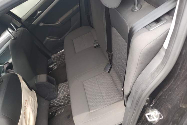 Used Volkswagen Lavida 2015 1.6L Manual Fashion Edition Left Rear Seat