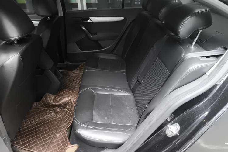 Used Volkswagen Lavida 2015 1.6L Automatic Fashion Edition Left Rear Seat