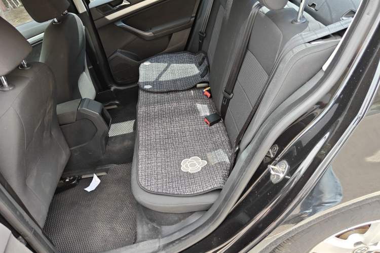 Used Volkswagen Lavida 2015 1.6L Automatic Fashion Edition Left Rear Seat