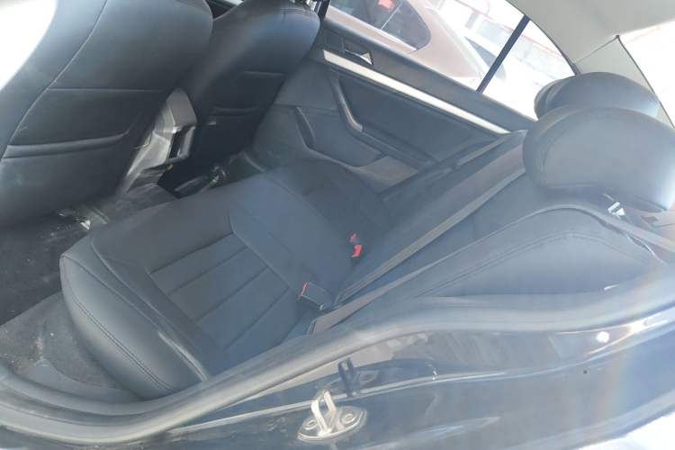 Used Volkswagen Lavida 2015 1.6L Automatic Fashion Edition Left Rear Seat