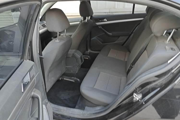 Used Volkswagen Lavida 2015 1.6L Automatic Fashion Edition Left Rear Seat