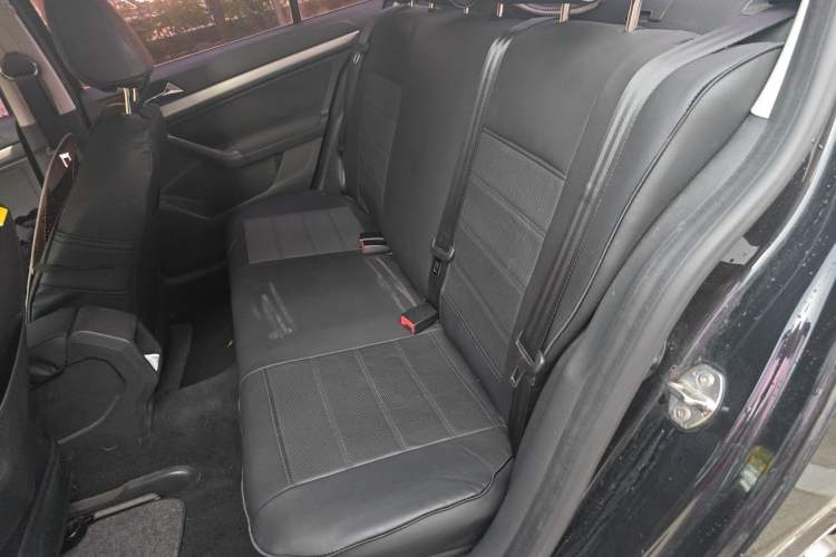 Used Volkswagen Lavida 2015 1.6L Manual Fashion Edition Left Rear Seat