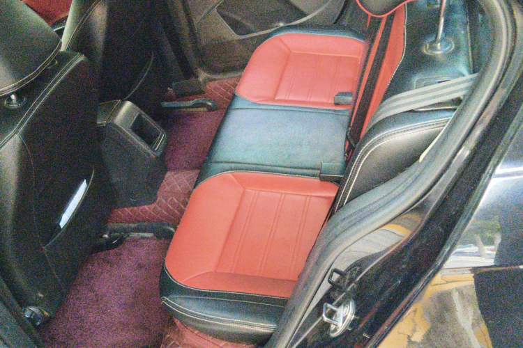 Used Volkswagen Lavida 2015 1.6L Automatic Fashion Edition Left Rear Seat