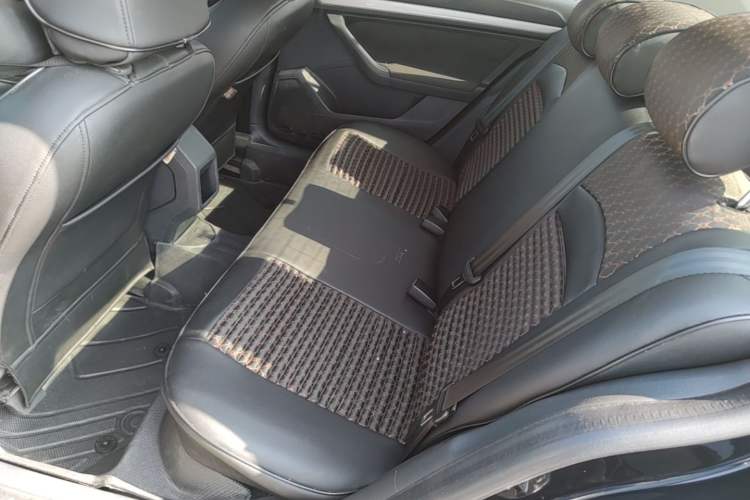 Used Volkswagen Lavida 2015 1.6L Automatic Fashion Edition Left Rear Seat