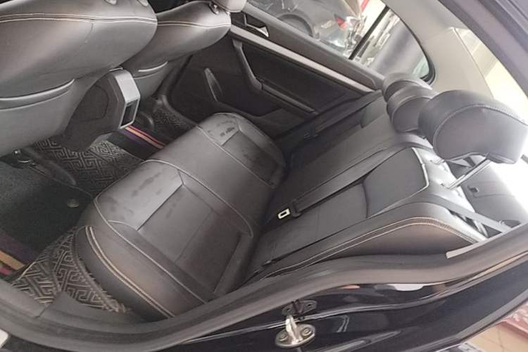 Used Volkswagen Lavida 2015 1.6L Automatic Fashion Edition Left Rear Seat