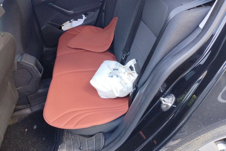 Used Volkswagen Lavida 2015 1.6L Automatic Fashion Edition Left Rear Seat