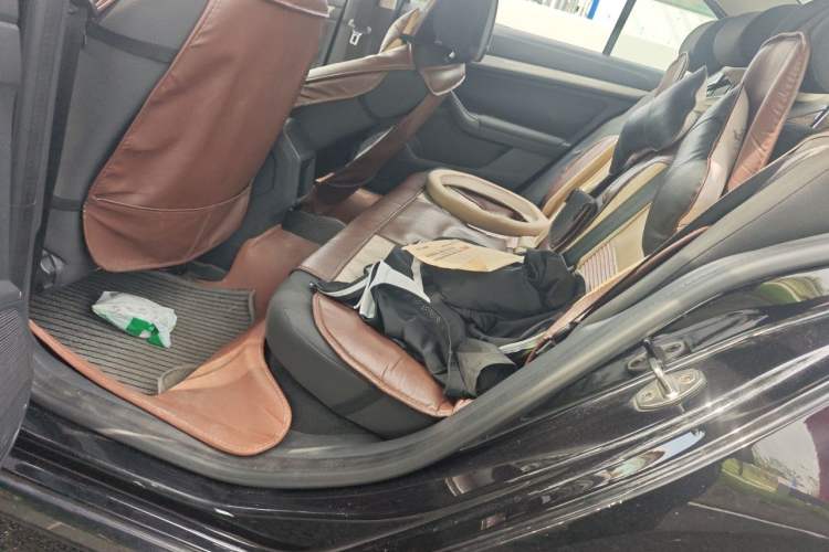 Used Volkswagen Lavida 2015 1.6L Automatic Fashion Edition Left Rear Seat